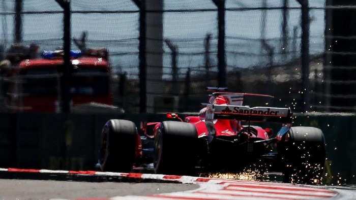 Vettel Tercepat di Sesi Ketiga, Ferrari Sapu Bersih Latihan Bebas