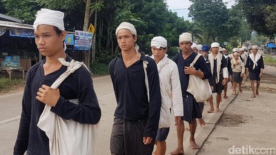 Tradisi Seba, Warga Baduy Jalan Kaki Ratusan Kilometer