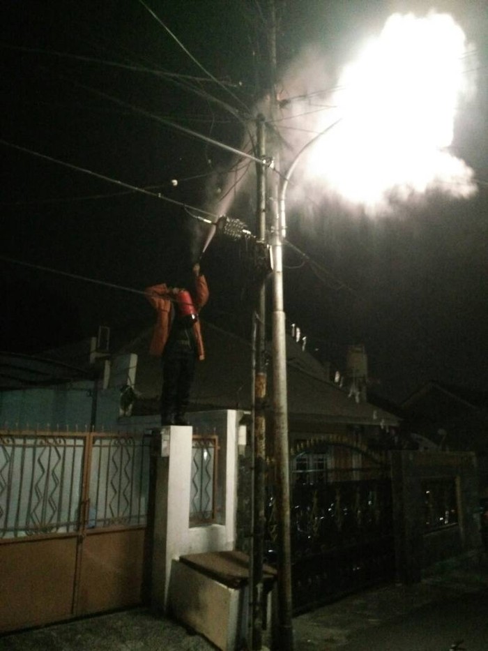 Korsleting Kabel Listrik di Pasar Minggu Bikin Warga Panik