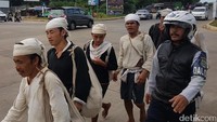 Di Seba, warga adat yang sudah hidup ratusan tahun di pedalaman hutan ini membawakan pesan juga tentang keadaan mereka ke pemerintah. Termasuk soal kebutuhan lahan pertanian yang sudah semakin menyempit.
