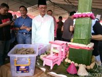 Bukan Nasi Ini Tumpeng Pempek dari Palembang