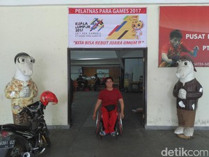 Keterbatasan Tak Halangi Adyos untuk Berprestasi