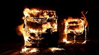 Penampakan bus-bus yang dibakar usai aksi pemogokan. REUTERS/Ricardo Moraes.