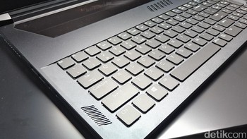 Salah satu yang membuat laptop ini menarik adalah sistem pendingin heatpipe yang dapat dilihat langsung oleh mata. Foto: detikINET/Yudhianto