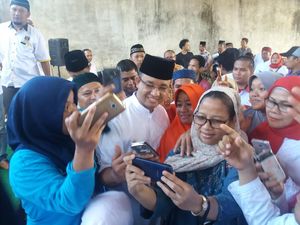 Hadiri Syukuran Relawan di Pasar Rebo, Anies Sampaikan Terima Kasih