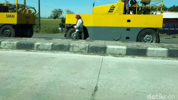Perbaikan jalan pantura