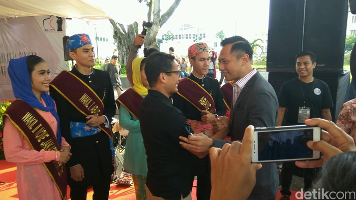 Bu Ani, Agus, dan Sandiaga Hadiri Pameran Foto Sylviana