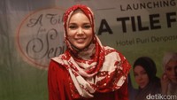 Jadi kapan jadi ustazah juga Dewi? Sudah pantas kok!