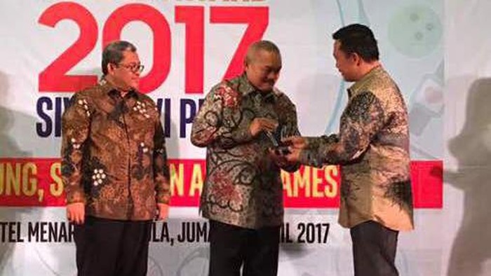 Alex Noerdin Raih Penghargaan Gubernur Peduli Olahraga