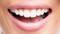 Cukup minum menjadikan bibir Anda selalu tampak sehat. Warna bibir merah merona dan bebas dari kulit-kulit bibir yang mengelupas. (Foto: iStock)