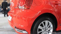 Bicara soal keamanan, Polo 1.2 TSI memiliki Electric stabilisation control, driver steering recommendation, Anti-Lock braking system (ABS), Anti Slipregulation (ASR), Engine Drag Torque Control (EDTC), Electronic Differential Lock (EDL) and Trailer.