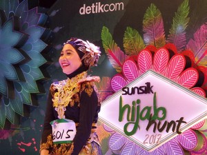 Unik, Hijabers Ini Jaipongan Diiringi Lagu Shape of You Milik Ed Sheeran