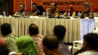 KPU DKI Jakarta telah menyelesaikan rapat pleno terbuka rekapitulasi penghitungan suara tingkat provinsi. Seperti hitung cepat, pasangan nomor 3 Anies Baswedan-Sandiaga Uno unggul dari pasangan nomor 2 Basuki T Purnama-Djarot Saiful Hidayat.