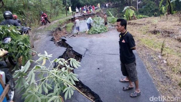 Jalan Ambles, Akses Utama Antar Kecamatan di Trenggalek Terputus