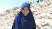 Saat itu Citra memang belum sepenuhnya untuk menetapkan hatinya tampil berhijab.