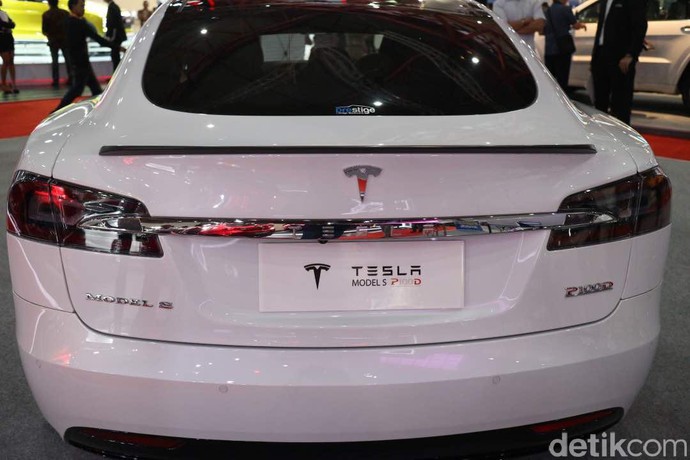 Tesla Model S P100d Hadir Di Jakarta