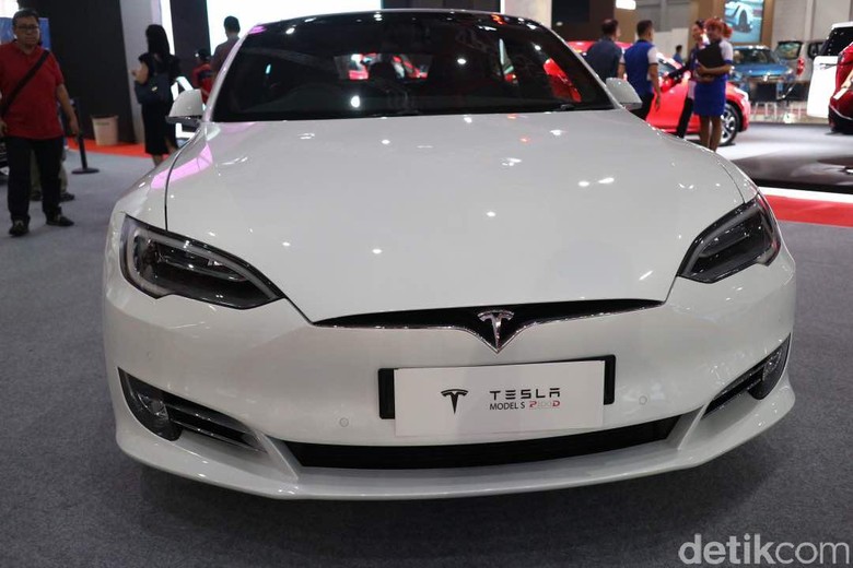Tesla Model S Foto: Dina Rayanti Tesla Model S Foto: Dina Rayanti