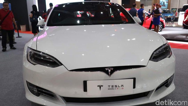 Mobil listrik Tesla Foto: Dina Rayanti Mobil listrik Tesla Foto: Dina Rayanti