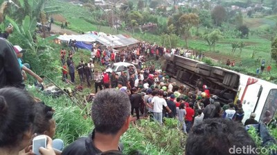 Kecelakaan Maut di Ciloto, 11 Orang Tewas
