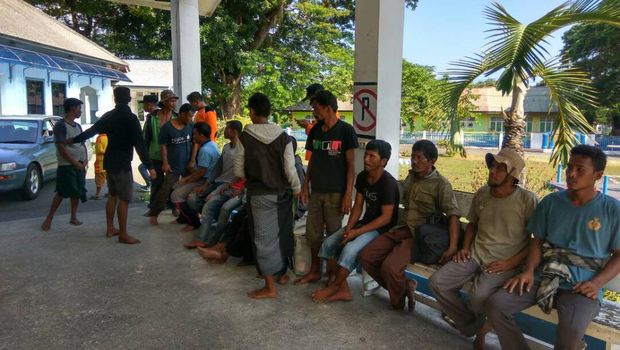 Kapal Nelayan Terbakar dan Tenggelam di Tengah Laut Aceh