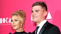 Paris Hilton dan Chris Zylka menjalin hubungan sejak Februari 2017 lalu. John Sciulli/GettyImages