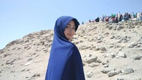 Citra tampil menawan dengan hijab biru. 