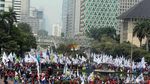 Barikade Polisi dan Kawat Berduri Hadang Massa Aksi May Day