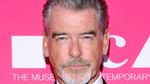 Tatapan Cinta Istri untuk Pierce Brosnan