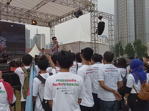 Buruh di GBK: Mengapa Selalu Aku yang Mengalah?