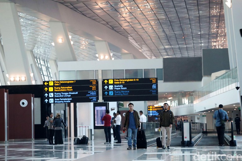 Terminal 3 Bandara Soetta Tergenang, AP II: Ada Talang Air Pecah Terminal 3 Bandara Soetta Tergenang, AP II: Ada Talang Air Pecah