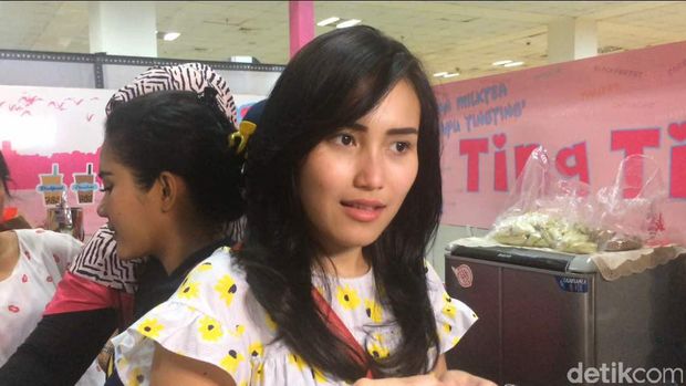 Ayu Ting Ting Minta 'Disahkan' Raffi, Mesranya Putra Arifin Ilham dan Istri