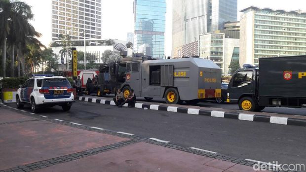 Jelang Aksi Buruh, Kawasan Bundaran HI Masih Lengang