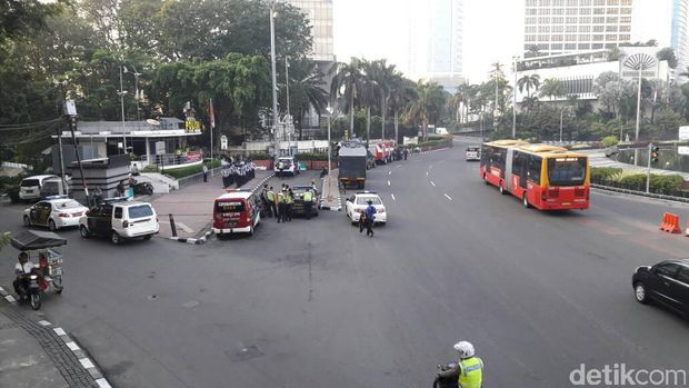 Jelang Aksi Buruh, Kawasan Bundaran HI Masih Lengang