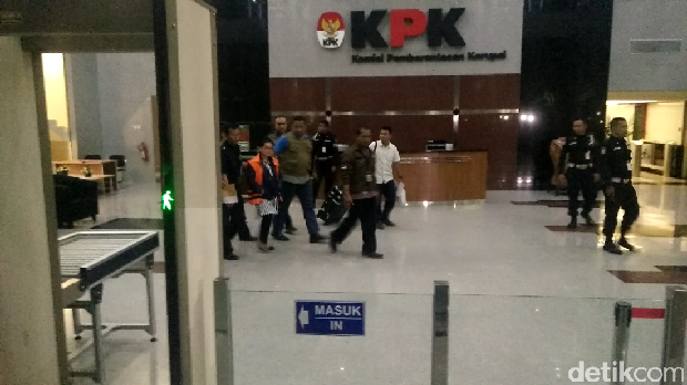 Miryam Haryani ditahan penyidik KPK, Senin (1/5/2017)