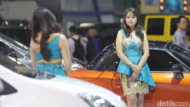 SPG di booth Daihatsu