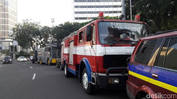 Jelang Aksi Buruh, Kawasan Bundaran HI Masih Lengang