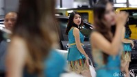 Kehadiran para SPG itu sebagai pemanis IIMS 2017.