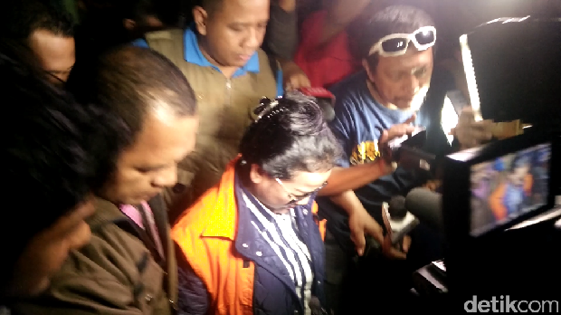 Miryam Haryani mengenakan rompi tahanan KPK, Senin (1/5/2017)