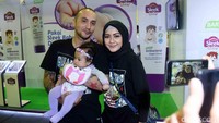 Gary dan Richa memberi nama putri bungsu mereka, Takiya Mikaela Iskak. Foto: Noel/detikHOT.