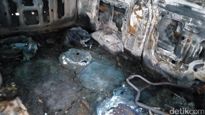Mobil Pengangkut Bensin di Garut Terbakar