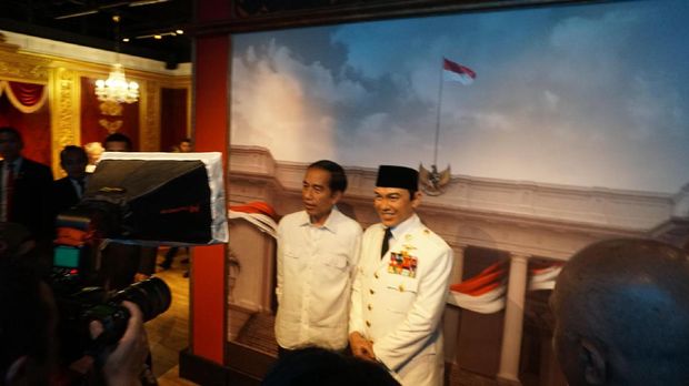 Presiden Jokowi foto bersama patung lilin Sukarno.
