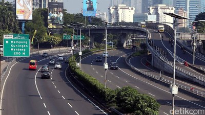 Hari Buruh, Jalan Gatot Subroto Lengang