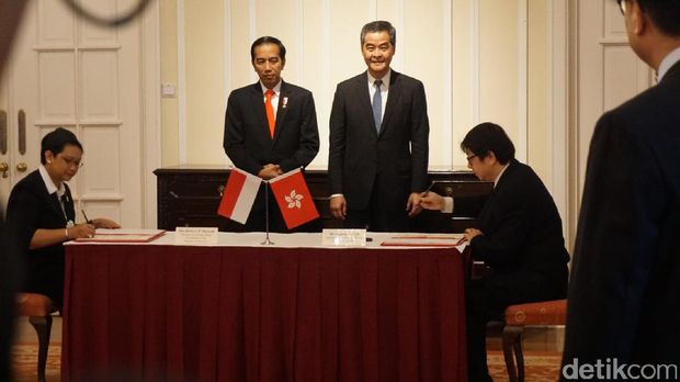 Presiden Jokowi dan Chief Executive Hong Kong Leung Chun-ying saksikan penandatanganan MoU / 