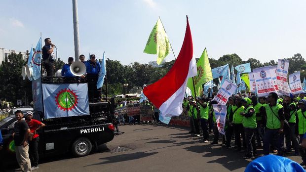 Massa Aksi May Day Mulai Padati Patung Kuda