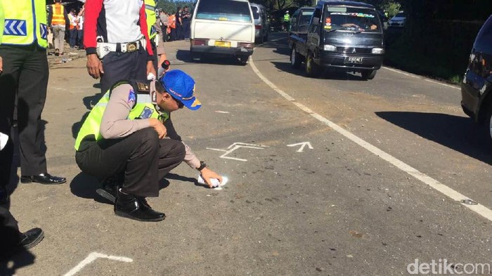 Tim Korlantas Polri Ikut Olah TKP Lokasi Kecelakaan Maut Ciloto
