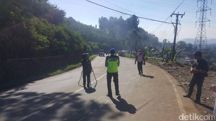 Olah TKP Kecelakaan Maut Ciloto, Polisi Pakai Alat Pemindai 3D
