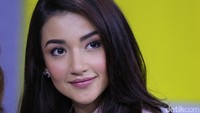 Wanita berdarah Arab ini memang punya paras sempurna, wajar labelnya hot mahmud lekat padanya.