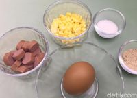 Makan Sendirian? Bikin Saja Telur Sosis Jagung yang Praktis Ini