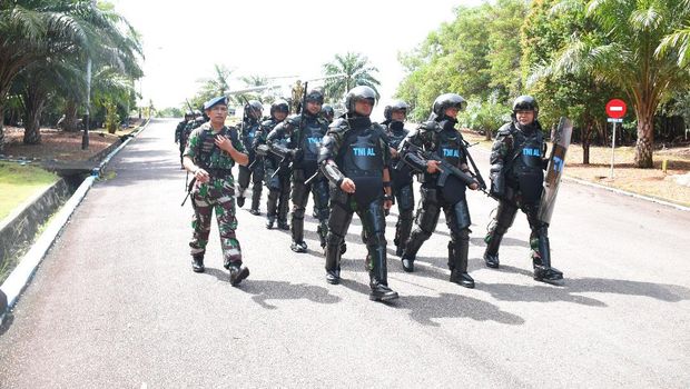 Pasukan Pengendali Huru Hara TNI AL Ikut Siaga di Aksi May Day