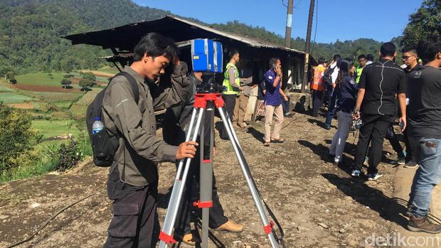 Tim Korlantas Polri Ikut Olah TKP Lokasi Kecelakaan Maut Ciloto